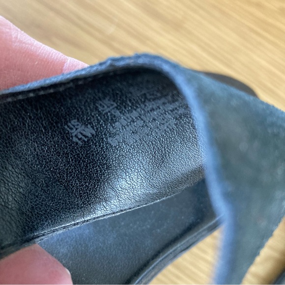 Franco Sarto Size 11 Black Thong Sandals Flat - Picture 2 of 6